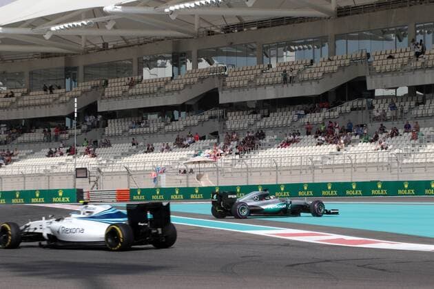 Abu Dhabi Grand Prix, UAE 24 - 27 November 2016 25.11.2016 - Free Practice 1, Lewis Hamilton (GBR) Mercedes AMG F1 W07 Hybrid spins 