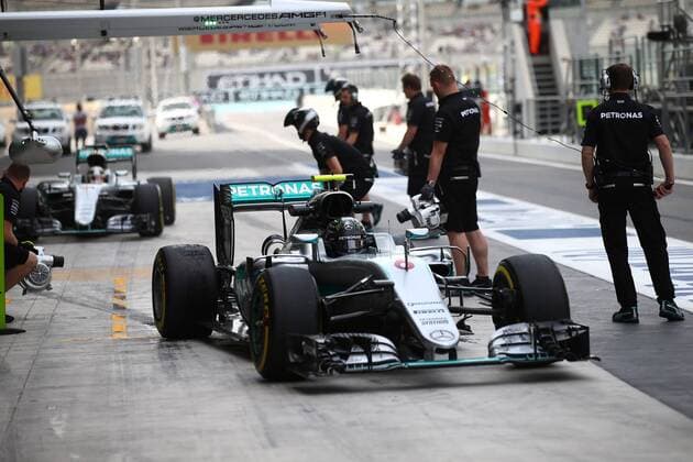 Abu Dhabi Grand Prix, UAE 24 - 27 November 2016 25.11.2016 - Free Practice 1, Nico Rosberg (GER) Mercedes AMG F1 W07 Hybrid and Lewis Hamilton (GBR) Mercedes AMG F1 W07 Hybrid 
