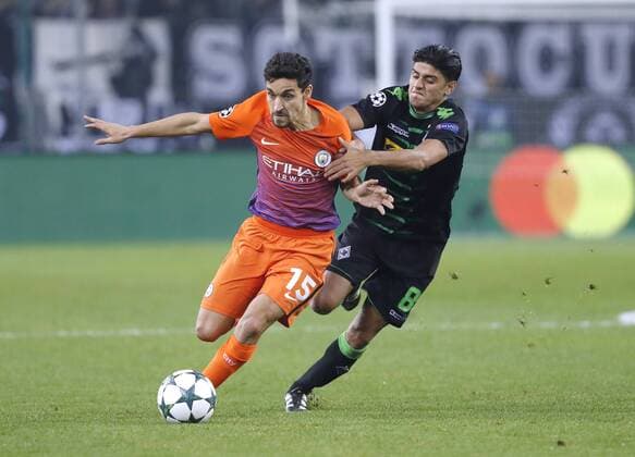 JESUS NAVAS Team Manchester City FC mit DAHOUD Mahmout UEFA Champions League Saison 2016-2017 Gruppe C Spiel Borussia Moenchengladbach-Manchester City FC 1 : 1 am 23. November 2016 in Moenchengladbach 