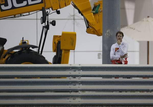 Motorsports: FIA Formula One World Championship WM Weltmeisterschaft 2016, F1 race in Abu Dhabi, 5 Sebastian Vettel (GER, Scuderia Ferrari), stopped on track xTapx