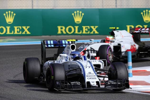Abu Dhabi Grand Prix, UAE 24 - 27 November 2016 26.11.2016 - Free Practice 3, Valtteri Bottas (FIN) Williams FW38 and Esteban Gutierrez (MEX) Haas F1 Team VF-16 