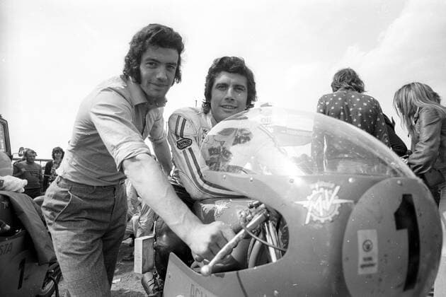 Training Großer Preis von Deutschland 1973 auf dem Hockenheimring, Giacomo Agostini (Italien) mit seinem Bruder Gabriele