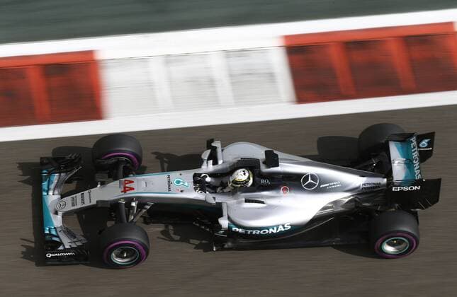 Motorsports: FIA Formula One World Championship WM Weltmeisterschaft 2016, Grand Prix of Abu Dhabi, 44 Lewis Hamilton (GBR, Mercedes AMG Petronas Formula One Team), xHOCHxZWEIx