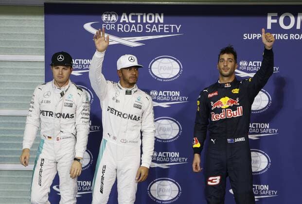 Motorsports: FIA Formula One World Championship WM Weltmeisterschaft 2016, Grand Prix of Abu Dhabi, 6 Nico Rosberg (GER, Mercedes AMG Petronas Formula One Team), 44 Lewis Hamilton (GBR, Mercedes AMG Petronas Formula One Team), 3 Daniel Ricciardo (AUS, Red Bull Racing), xHOCHxZWEIx