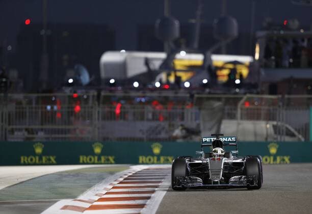 Motorsports: FIA Formula One World Championship WM Weltmeisterschaft 2016, Grand Prix of Abu Dhabi, 44 Lewis Hamilton (GBR, Mercedes AMG Petronas Formula One Team), xHOCHxZWEIx