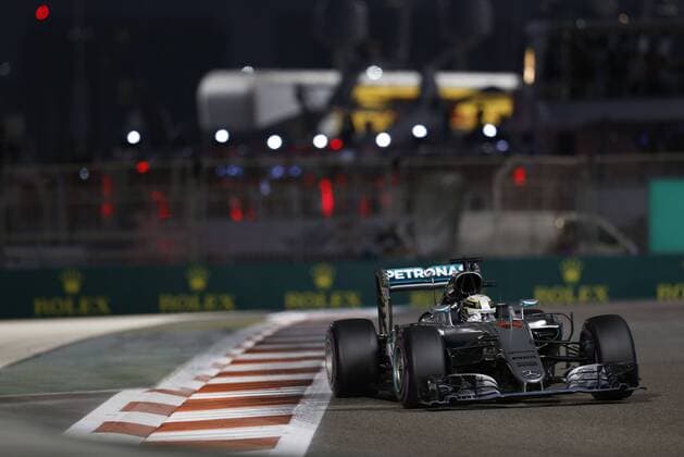 Motorsports: FIA Formula One World Championship WM Weltmeisterschaft 2016, Grand Prix of Abu Dhabi, 44 Lewis Hamilton (GBR, Mercedes AMG Petronas Formula One Team), xHOCHxZWEIx