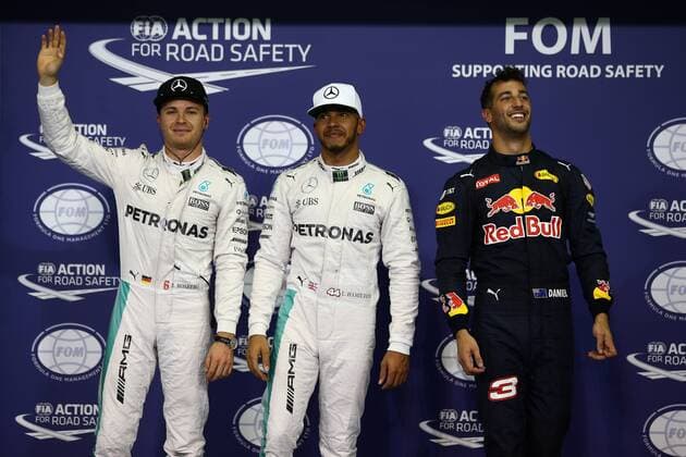Bilder des Tages - SPORT Abu Dhabi Grand Prix, UAE 24 - 27 November 2016 26.11.2016 - Qualifying, 2nd place Nico Rosberg (GER) Mercedes AMG F1 W07 Hybrid, Lewis Hamilton (GBR) Mercedes AMG F1 W07 Hybrid pole position and 3rd place Daniel Ricciardo (AUS) Red Bull Racing RB12 