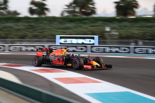 26.11.2016. Abu Dhabi, UAE. Formula 1 Grand Prix of Abu Dhabi. Qualification day. Red Bull Racing RB12 & x2013; Daniel Ricciardo takes 3rd on grid xLeannexBoonx  ActionPlus11814230