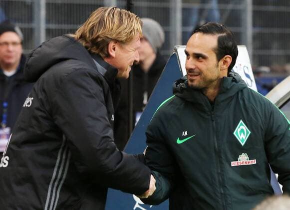 Trainer Markus Gisdol, Trainer Alexander Nouri Begrüßung vor Spielbeginn Fußball Fussball DFL erste 1.Bundesliga Herren Saison 2016 2017 26.11.2016 Hamburger SV HSV vs. SV Werder Bremen