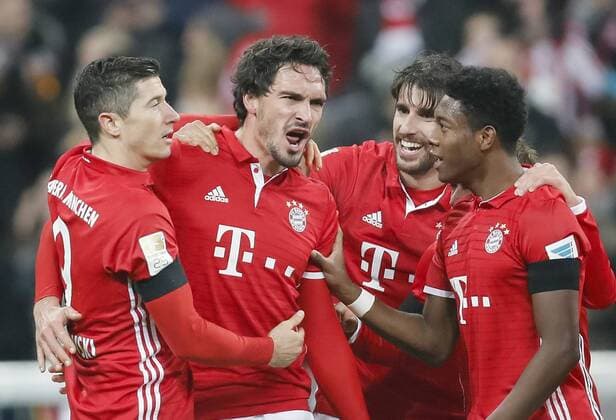 Themen der Woche - SPORT Bilder des Tages - SPORT Mats HUMMELS, FCB 5 Torjubel, Jubel nach dem Tor zum 2-1 mit Joshua KIMMICH, FCB 32 Thomas MUELLER, MÜLLER, FCB 25 Robert LEWANDOWSKI, FCB 9 Javi MARTINEZ, FCB 8 David ALABA, FCB 27 FC BAYERN MUENCHEN - BAYER 04 LEVERKUSEN Fussball 1. Bundesliga , Muenchen, am 26.11.2016, 12.Spieltag, Saison 2016 2017, 1.Liga, 1.Bundesliga,