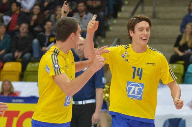 26.11.2016, xtkx, Volleyball 1.Bundesliga Herren, United Volleys - VfB Friedrichshafen, emspor, v.l. David Sossenheimer (Friedrichshafen) , Tomas Rousseaux (Friedrichshafen) , Frankfurt am Main