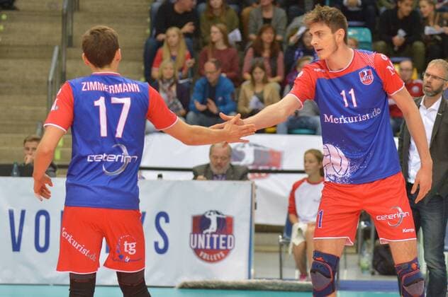26.11.2016, xtkx, Volleyball 1.Bundesliga Herren, United Volleys - VfB Friedrichshafen, emspor, v.l. Jan Zimmermann (United Volleys) , Tobias Krick (United Volleys) , Frankfurt am Main