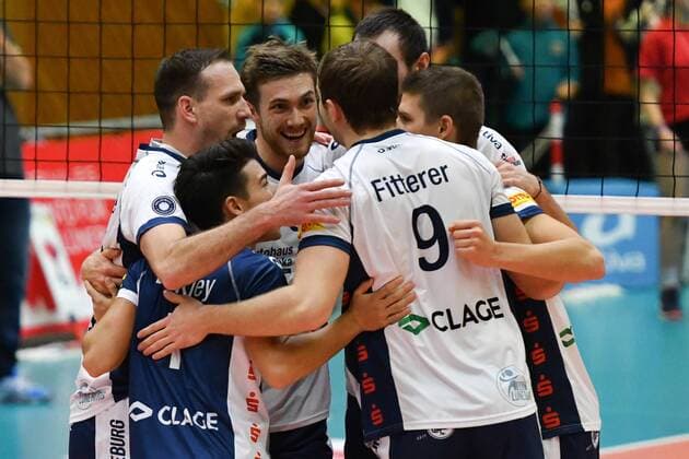 GER,VBL, SVG Lueneburg vs TSV Herrsching 26.11.2016, Gellersenhalle, Lueneburg, GER, VBL, SVG Lueneburg vs TSV Herrsching im Bild die Lueneburger Mansnchaft jubelt Foto © nordphoto Witke Local Caption nordphoto xWitke