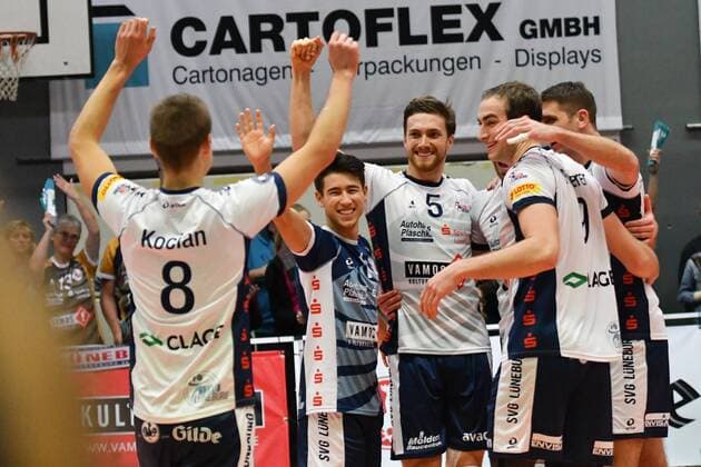GER,VBL, SVG Lueneburg vs TSV Herrsching 26.11.2016, Gellersenhalle, Lueneburg, GER, VBL, SVG Lueneburg vs TSV Herrsching im Bild die Lueneburger Mannschaft jubelt ueber den Sieg Foto © nordphoto Witke Local Caption nordphoto xWitke