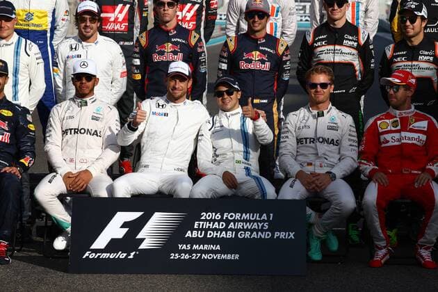 Abu Dhabi Grand Prix, UAE 24 - 27 November 2016 27.11.2016 - Jenson Button (GBR) McLaren Honda MP4-31 and Felipe Massa (BRA) Williams FW38 