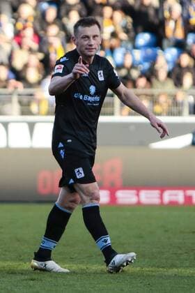 Ivica Olic (1860 München, 40) Jubel, Torjubel, Torerfolg, celebrate the goal, goal, celebration, Jubel ueber das Tor, optimistisch, Action, Aktion Freisteller, Einzelbild, Ganzkörper, Fussball, 2. Bundesliga, Eintracht Braunschweig - TSV 1860 München, xtgx