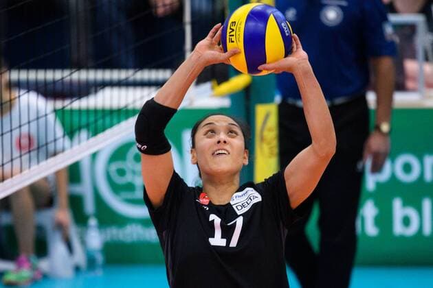 27.11.2016, Halle Berg Fidel, Muenster Volleyball, Bundesliga Frauen, Normalrunde, USC Münster Muenster vs. Rote Raben Vilsbiburg Zuspiel Naoko Hashimoto ( 17 Vilsbiburg)