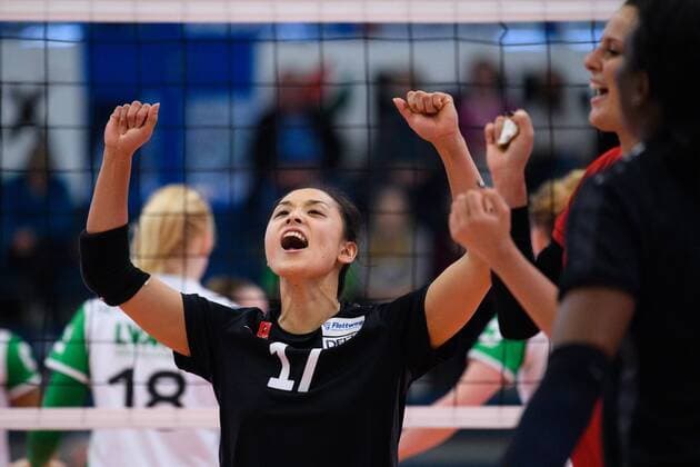 27.11.2016, Halle Berg Fidel, Muenster Volleyball, Bundesliga Frauen, Normalrunde, USC Münster Muenster vs. Rote Raben Vilsbiburg Jubel Naoko Hashimoto ( 17 Vilsbiburg)