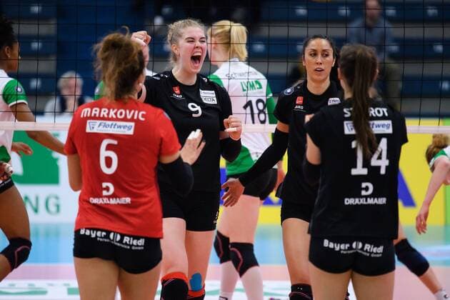 27.11.2016, Halle Berg Fidel, Muenster Volleyball, Bundesliga Frauen, Normalrunde, USC Münster Muenster vs. Rote Raben Vilsbiburg Jubel Srna Markovic ( 6 Vilsbiburg), Marlies Wagendorp ( 9 Vilsbiburg), Ruth Keao Anuenue Burdine ( 8 Vilsbiburg), Lena Stigrot ( 14 Vilsbiburg)