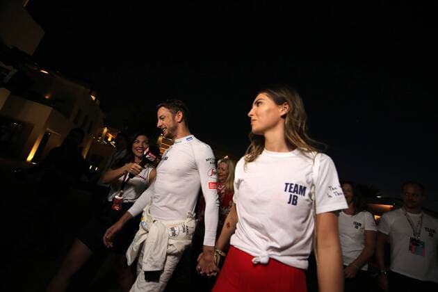 Abu Dhabi Grand Prix, UAE 24 - 27 November 2016 27.11.2016 - Race, Jenson Button (GBR) McLaren Honda MP4-31 and his girlfriend Brittny Ward (USA) 