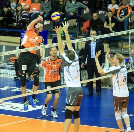 GER, 1.VBL, BR VOLLEYS VS. SWD POWERVOLLEYS DUEREN 27.11.2016, Max Schmeling Halle, Berlin, GER, 1.VBL, BR VOLLEYS VS. SWD POWERVOLLEYS DUEREN, im Bild Graham Vigrass (BR Volleys 8), Paul Carroll (BR Volleys 12), Tim Broshog (Dueren 3), Marvin Prolingheuer (Dueren 8) nordphotox xEngler