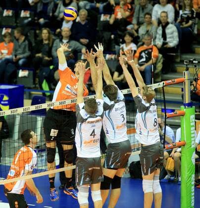 GER, 1.VBL, BR VOLLEYS VS. SWD POWERVOLLEYS DUEREN 27.11.2016, Max Schmeling Halle, Berlin, GER, 1.VBL, BR VOLLEYS VS. SWD POWERVOLLEYS DUEREN, im Bild Robert Kromm (BR Volleys 3), Toni Rumpunen (Dueren 4), Tim Broshog (Dueren 3), Marvin Prolingheuer (Dueren 8) nordphotox xEngler