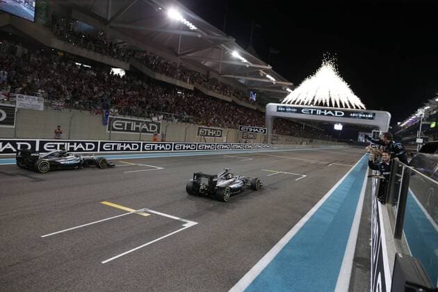 Motorsports: FIA Formula One World Championship WM Weltmeisterschaft 2016, Grand Prix of Abu Dhabi, 44 Lewis Hamilton (GBR, Mercedes AMG Petronas Formula One Team), 6 Nico Rosberg (GER, Mercedes AMG Petronas Formula One Team), xHOCHxZWEIx