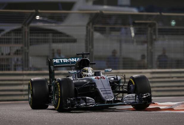 Motorsports: FIA Formula One World Championship WM Weltmeisterschaft 2016, Grand Prix of Abu Dhabi, 44 Lewis Hamilton (GBR, Mercedes AMG Petronas Formula One Team), xHOCHxZWEIx