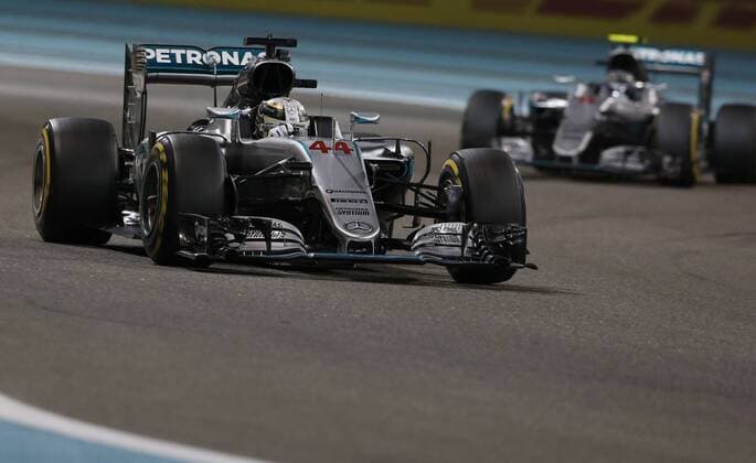 Motorsports: FIA Formula One World Championship WM Weltmeisterschaft 2016, Grand Prix of Abu Dhabi, 44 Lewis Hamilton (GBR, Mercedes AMG Petronas Formula One Team), 6 Nico Rosberg (GER, Mercedes AMG Petronas Formula One Team), xHOCHxZWEIx