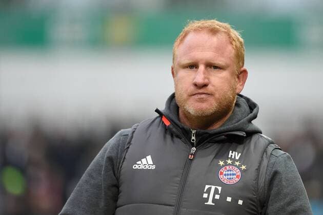 Heiko Vogel, Trainer (FC Bayern Muenchen II), Portrait, beobachtet, SpVgg Unterhaching vs FC Bayern Muenchen II, 27.11.16,