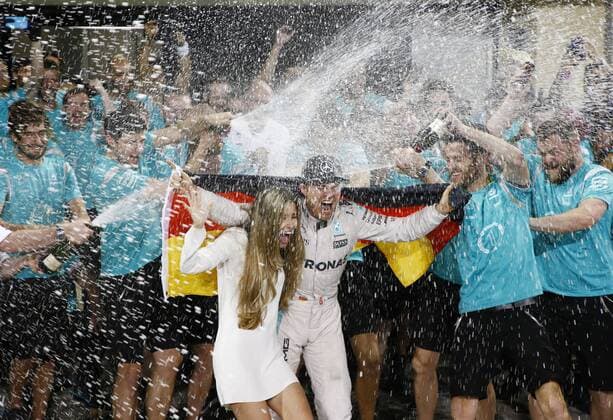 Formel 1, GP von Abu Dhabi, Nico Rosberg ist Weltmeister Motorsports: FIA Formula One World Championship WM Weltmeisterschaft 2016, Grand Prix of Abu Dhabi, 6 Nico Rosberg (GER, Mercedes AMG Petronas Formula One Team), Vivian xHOCHxZWEIx