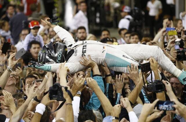 Formel 1, GP von Abu Dhabi, Nico Rosberg ist Weltmeister Motorsports: FIA Formula One World Championship WM Weltmeisterschaft 2016, Grand Prix of Abu Dhabi, 6 Nico Rosberg (GER, Mercedes AMG Petronas Formula One Team), xHOCHxZWEIx