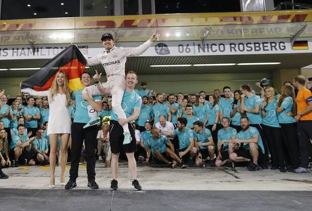 Formel 1, GP von Abu Dhabi, Nico Rosberg ist Weltmeister Motorsports: FIA Formula One World Championship WM Weltmeisterschaft 2016, Grand Prix of Abu Dhabi, 6 Nico Rosberg (GER, Mercedes AMG Petronas Formula One Team), xHOCHxZWEIx