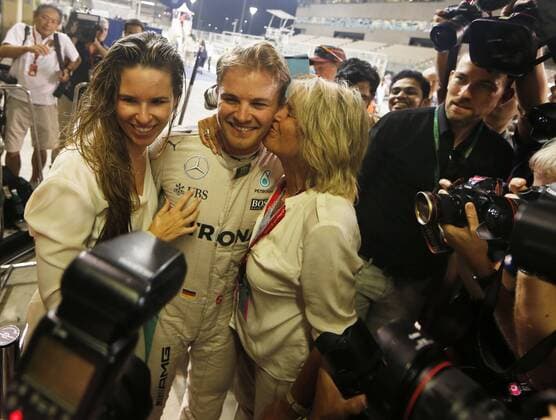Formel 1, GP von Abu Dhabi, Nico Rosberg ist Weltmeister Motorsports: FIA Formula One World Championship WM Weltmeisterschaft 2016, Grand Prix of Abu Dhabi, 6 Nico Rosberg (GER, Mercedes AMG Petronas Formula One Team), xHOCHxZWEIx