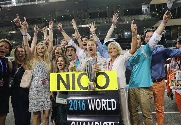 Formel 1, GP von Abu Dhabi, Nico Rosberg ist Weltmeister Motorsports: FIA Formula One World Championship WM Weltmeisterschaft 2016, Grand Prix of Abu Dhabi, 6 Nico Rosberg (GER, Mercedes AMG Petronas Formula One Team), xHOCHxZWEIx