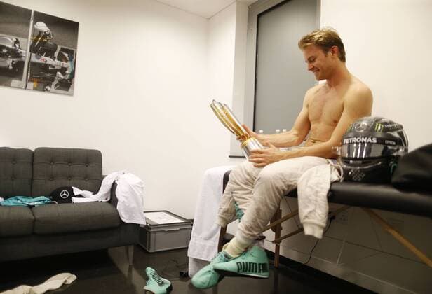 Formel 1, GP von Abu Dhabi, Nico Rosberg ist Weltmeister Motorsports: FIA Formula One World Championship WM Weltmeisterschaft 2016, Grand Prix of Abu Dhabi, 6 Nico Rosberg (GER, Mercedes AMG Petronas Formula One Team), xHOCHxZWEIx