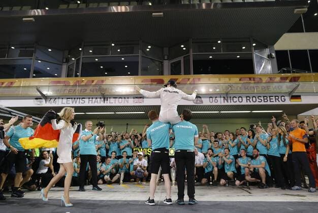 Formel 1, GP von Abu Dhabi, Nico Rosberg ist Weltmeister Motorsports: FIA Formula One World Championship WM Weltmeisterschaft 2016, Grand Prix of Abu Dhabi, 6 Nico Rosberg (GER, Mercedes AMG Petronas Formula One Team), xHOCHxZWEIx