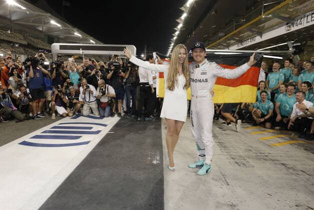 Motorsports: FIA Formula One World Championship WM Weltmeisterschaft 2016, Grand Prix of Abu Dhabi, 6 Nico Rosberg (GER, Mercedes AMG Petronas Formula One Team), wife Vivian xHOCHxZWEIx