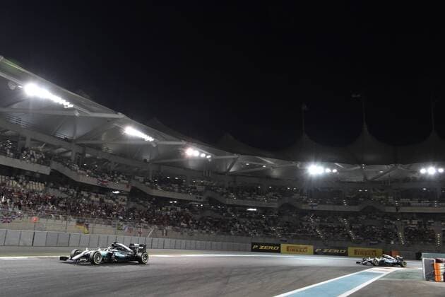 Motorsports: FIA Formula One World Championship WM Weltmeisterschaft 2016, Grand Prix of Abu Dhabi, 44 Lewis Hamilton (GBR, Mercedes AMG Petronas Formula One Team), 6 Nico Rosberg (GER, Mercedes AMG Petronas Formula One Team), xHOCHxZWEIx
