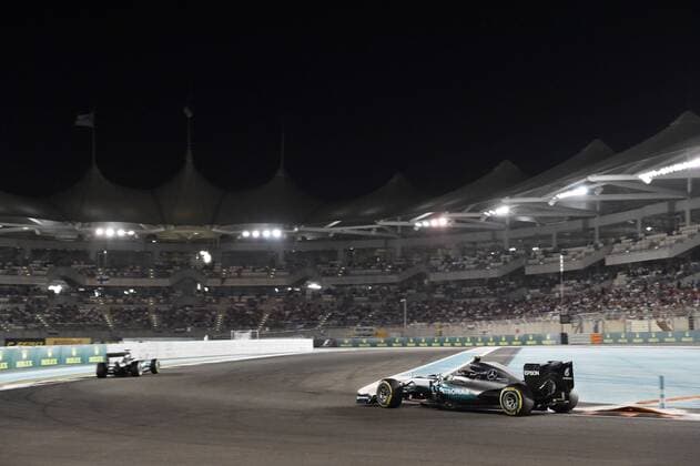 Motorsports: FIA Formula One World Championship WM Weltmeisterschaft 2016, Grand Prix of Abu Dhabi, 44 Lewis Hamilton (GBR, Mercedes AMG Petronas Formula One Team), 6 Nico Rosberg (GER, Mercedes AMG Petronas Formula One Team), xHOCHxZWEIx