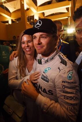 World Champion Nico Rosberg; mit Frau Vivian, Mercedes Grand Prix, formula 1 GP, Abu Dhabi, Yas Marina Circuit, VAE, 27.11.2016 Photo:mspb Jerry Andre World Champion Nico Rosberg; mit Frau Vivian, Abu Dhabi,