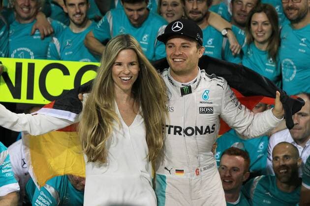 Formel 1, GP von Abu Dhabi, Nico Rosberg ist Weltmeister 27.11.2016. Abu Dhabi, UAE. Formula 1 Grand Prix Abu Dhabi, race day. Mercedes AMG Petronas - Nico Rosberg wins the driver world season championship seen with wife Vivian xLeannexBoonx  ActionPlus11815054