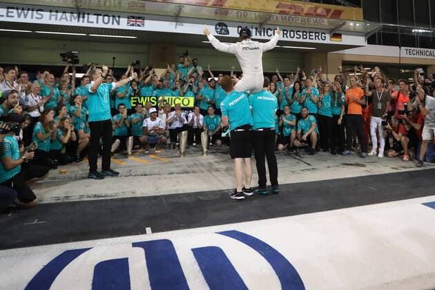 Formel 1, GP von Abu Dhabi, Nico Rosberg ist Weltmeister 27.11.2016. Abu Dhabi, UAE. Formula 1 Grand Prix Abu Dhabi, race day. Mercedes AMG Petronas - Nico Rosberg wins the driver championship xLeannexBoonx  ActionPlus11815058