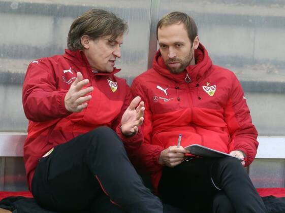 VfB Stuttgart II - FC Astoria Walldorf Deutschland, Stuttgart, 26.11.2016, Fussball, Regionalliga Südwest, Saison 2016 2017, 22. Spieltag, VfB Stuttgart II - FC Astoria Walldorf (1:2): v.l. Walter Thomae (Trainer VfB Stuttgart II), Andreas Hinkel (Co-Trainer VfB Stuttgart II).