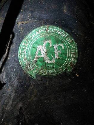 (161129) -- ANTIOQUIA, Nov. 28, 2016 -- Photo taken on Nov. 28, 2016 provided by , shows a logo of Brazilian football team Chapecoense at the site of the plane crashed in a mountainous area outside the Colombian city of Medellin, in the department of Antioquia, Colombia. An airplane with 72 people on board, including players from a Brazilian football team, has crashed in Colombia, the country s aviation authorities said. ) (djj) MANDATORY CREDIT EDITORIAL USE ONLY NO ARCHIVE-NO SALES BEST QUALITY AVAILABLE COLOMBIA-ANTIOQUIA-BRAZIL-ACCIDENT NoticiasxTelemedellin  Antioquia Nov 29 2016 Photo Taken ON Nov 28 2016 provided by Shows a emblem of Brazilian Football Team AT The Site of The Plane Crashed in a mountainous Area outside The Colombian City of Medellin in The Department of Antioquia Colombia to Airplane With 72 Celebrities ON Board including Players from a Brazilian Football Team has Crashed in Colombia The Country S Aviation Authorities Said djj Mandatory Credit Editorial Use Only No Archives No Sales Best Quality available Colombia Antioquia Brazil accident  161129 ANTIOQUIA Nov 29 2016 Photo taken on Nov 28 2016 provided by shows a logo of B imagoxstock&people  imago 74961500