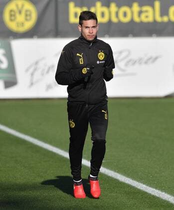 29.11.2016, Fussball, Saison 2016 2017, 1. Bundesliga, Training, Borussia Dortmund, Raphael Guerreiro, RaphaÃ«l Guerreiro (Borussia Dortmund) bei einer leichten Laufeinheit