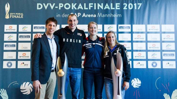 Tomas Kocian (VfB Friedrichshafen), Felix Fischer (BR Volleys), Deborah van Daelen (Allianz MTV Stuttgart) und Lenka Duerr (Schweriner SC); DVV-Pokal Pressekonferenz, Dorint-Kongresshotel, Mannheim Deutschland, 20161129; Mannheim Copyright: xWuechnerx xEibner-Pressefotox EP_nwr