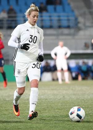 Deutschland - Norwegen Fußball Frauen Länderspiel Chemnitz, 29.11.2016, community4you ARENA, Fußball, Frauen Länderspiel, Deutschland (GER) vs. Norwegen (NOR) 1:1 (1:1). , Im Bild: Carolin Simon (GER, Freiburg). ,