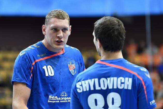Meshkovs Dainis Kristopans och Siarhei Shylovich under handbollsmatchen i Champions League mellan Kristianstad och Meshkov Brest den 30 november 2016 i Kristianstad.  Copyright: AVDOxBILKANOVIC BB161130BB726