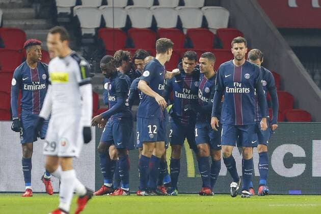 joie Thiago Silva (PSG) et equipe FOOTBALL : Paris Saint Germain (PSG) vs SCO Angers - Ligue 1 - 30 11 2016 GwendolineLeGoff Panoramic 
